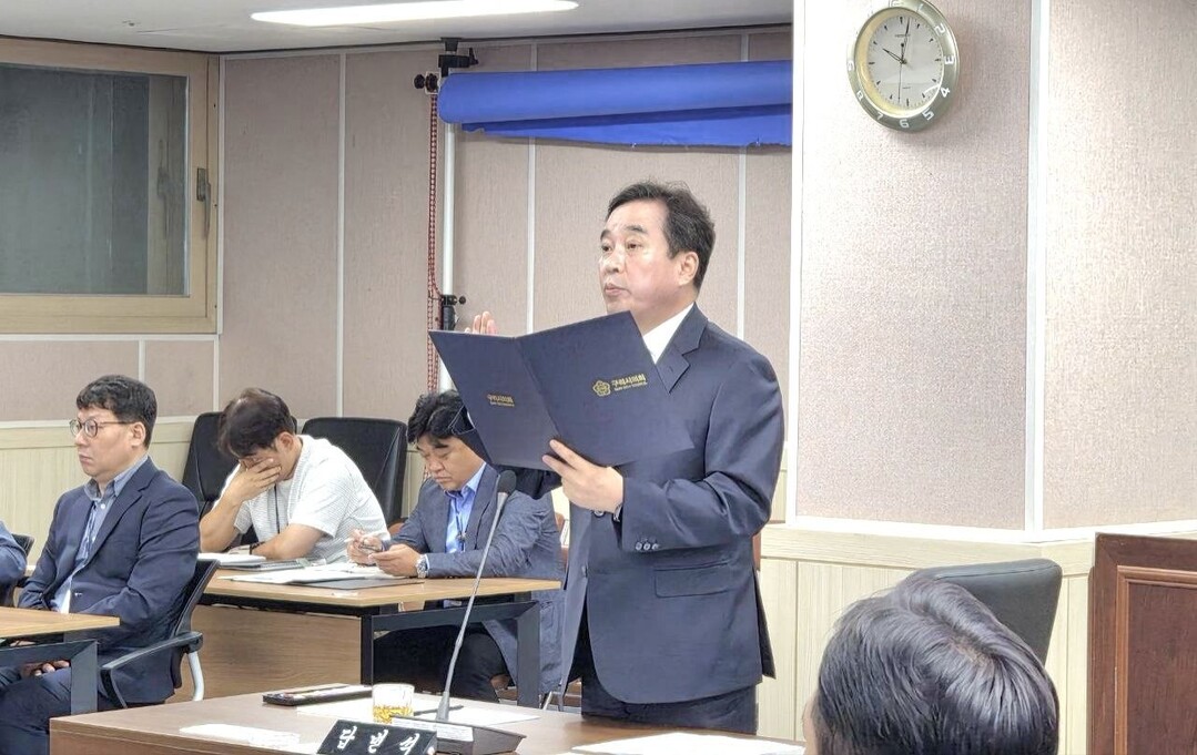 [포토] 선서하는 권봉수 구리농수산물공사장 후보