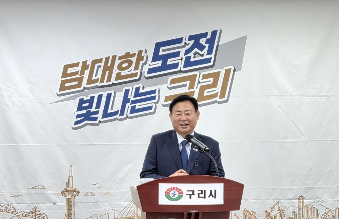 [포토] 긴급 기자회견하는 신동화 구리시장